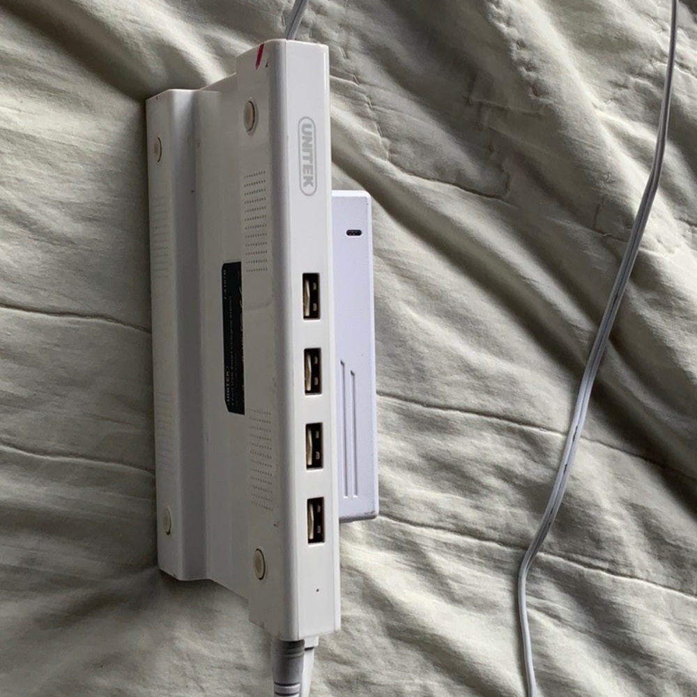 Unitek 4 port Charging and switching port